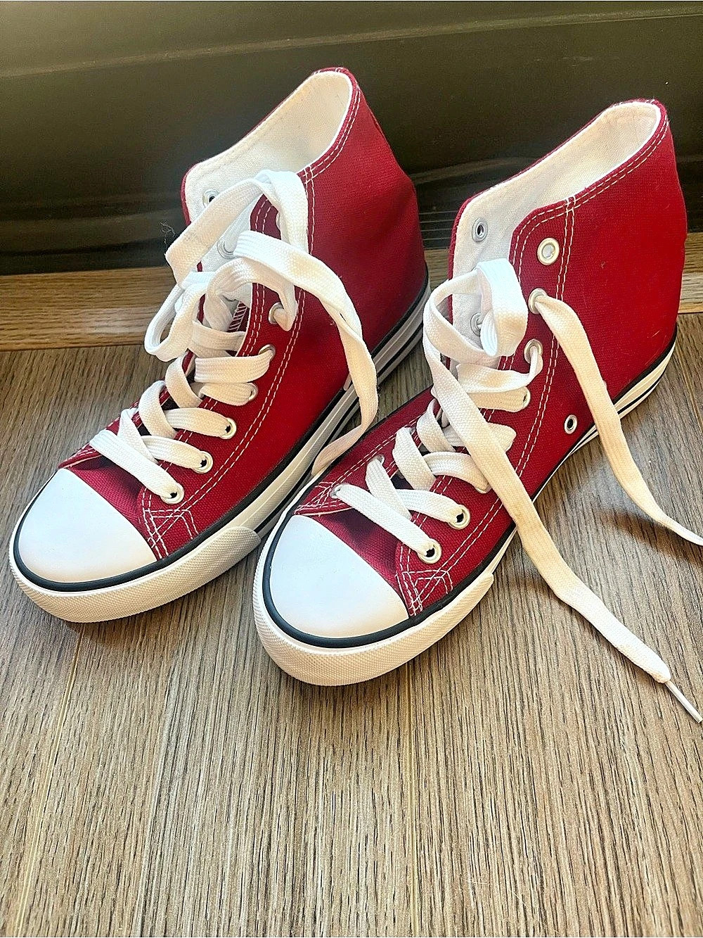 FAKE Converse Chuck Taylor All Star High Top Sneakers in Red & White Size 7.5